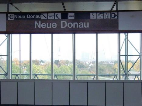 Neue Donau Metro Station, platform