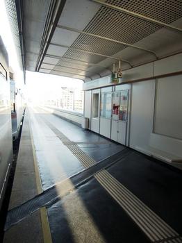 Perfektastraße Metro Station, platform