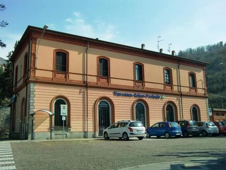 Varenna-Esino-Perledo Station from piazzale A. Moro