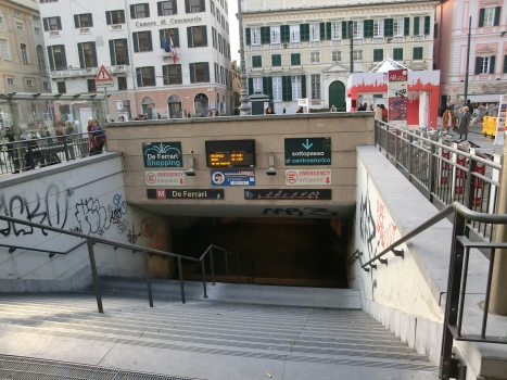 De Ferrari Metro Station, access