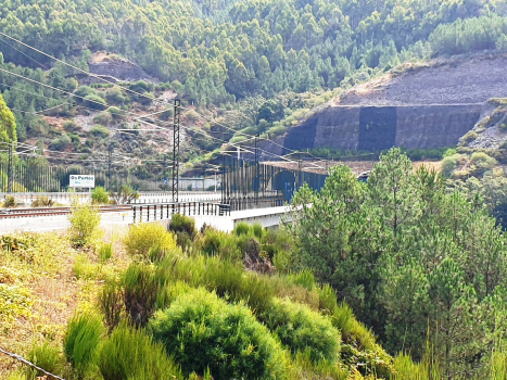 Os Portos Viaduct and O Corno Tunnel western portals