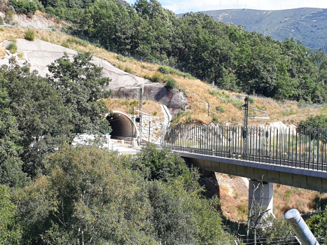 Hedroso Tunnel