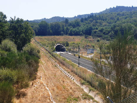 Os Casares-Tunnel