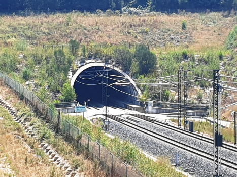 Os Casares-Tunnel