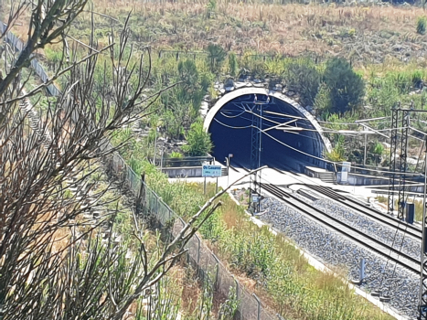 Os Casares-Tunnel