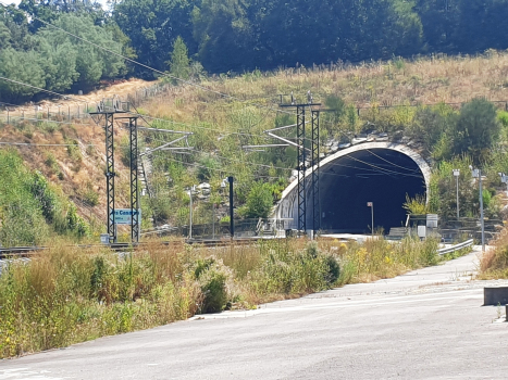 Os Casares-Tunnel