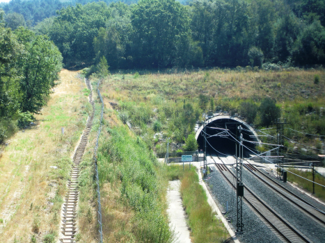 Os Casares-Tunnel