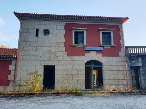 Laza-Cerdedelo Station