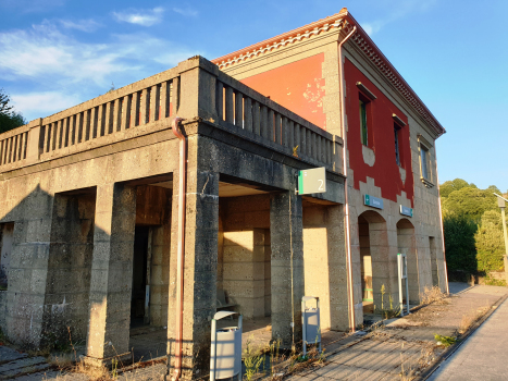 Laza-Cerdedelo Station