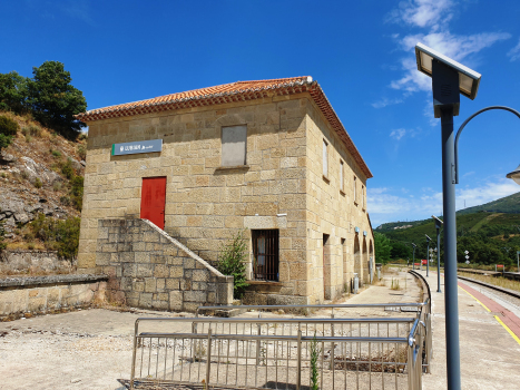 Lubián Station