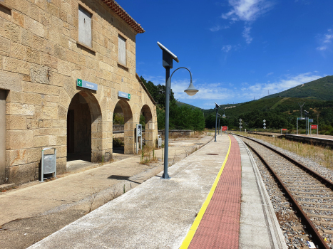 Lubián Station