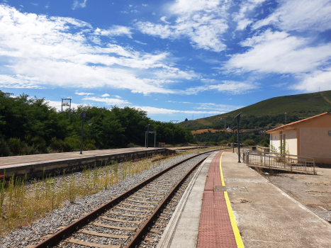 Lubián Station