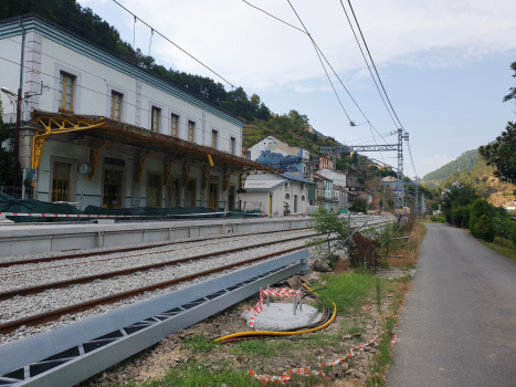 Os Peares Station