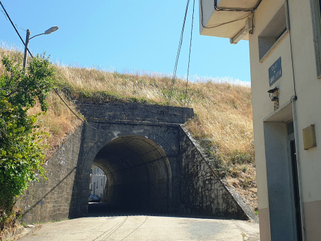 Calle Santa Lucia-Tunnel