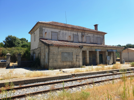 Pedralba Station