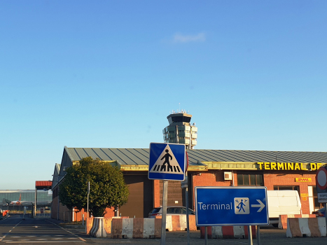 Santiago–Rosalía de Castro Airport, old terminal