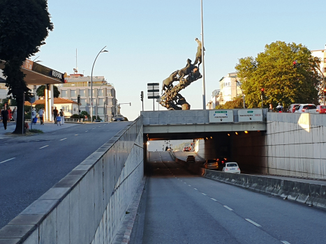 Praza de España-Tunnel