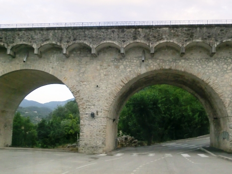 Straßenbrücke L'Escarène Paillon