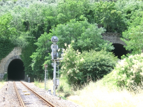 Gigne Tunnel (on the left, toward Ventimiglia) and Caranca Tunnel (on the right, toward Nice) northern portals