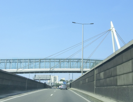 Schrägseilbrücke über die Avenue d'Estienne d'Orves