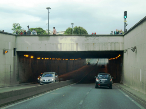 Pont d'Iena Tunnel