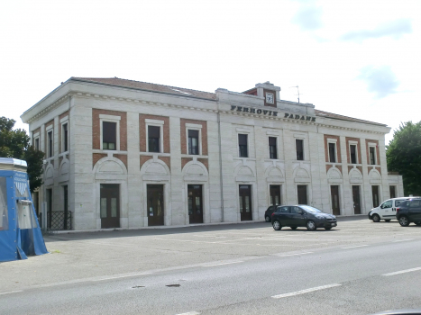 Bahnhof Ferrara Porta Reno