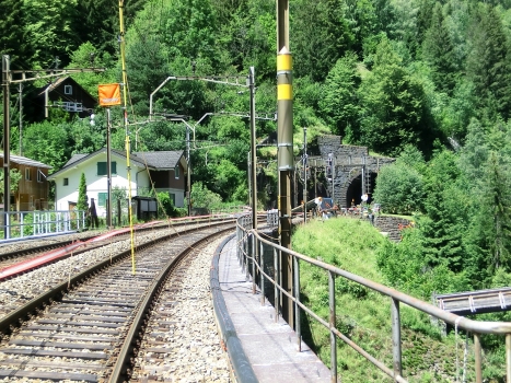 Obere Wattinger Brücke and, in the back, Rohrbach tunnel southern portal
