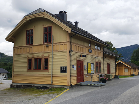 Bahnhof Flå