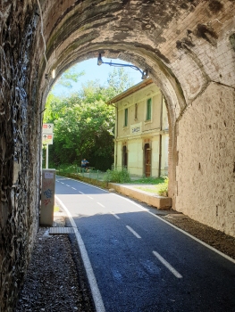 Clanezzo Tunnel southern portal and Clanezzo Station