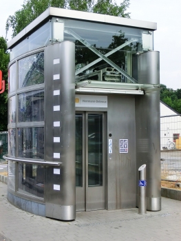 Herrmann-Debroux Metro Station lift