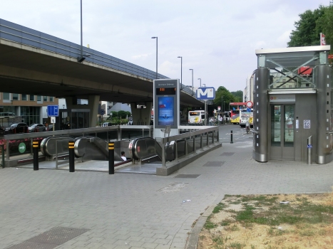 Metrobahnhof Herrmann-Debroux
