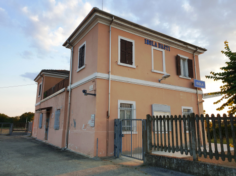 Bahnhof Isola d'Asti