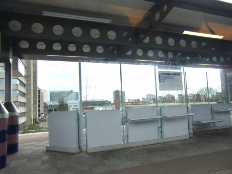 Metrobahnhof Jan van Galenstraat