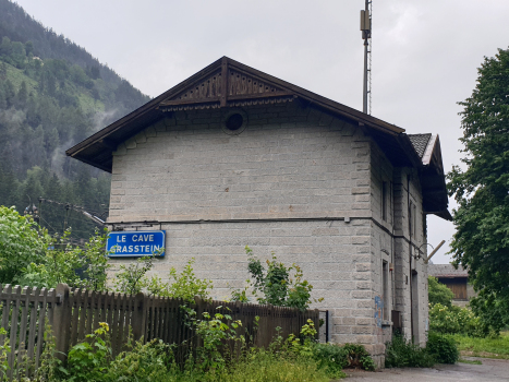 Bahnhof Le Cave