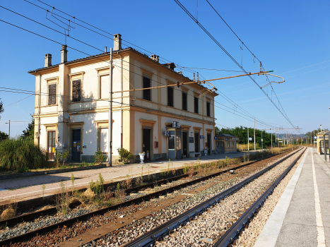 Gare de Lesegno
