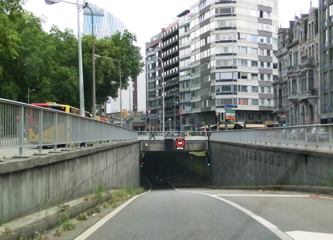 Blonden-Tunnel