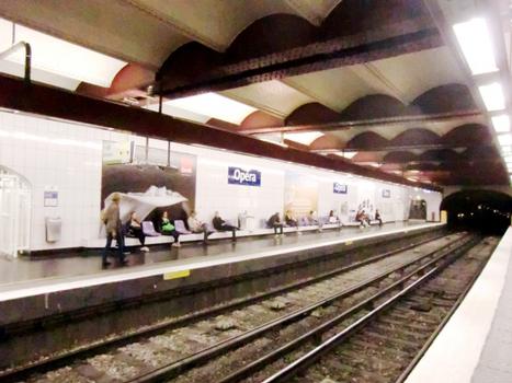 Metrobahnhof Opéra
