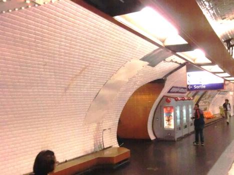 Denfert-Rochereau Metro Station, line 6 platform