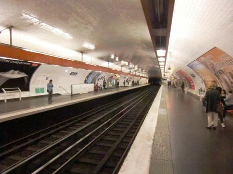 Jussieu Metro Station, line 7 platform