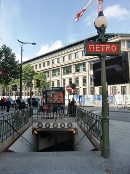 Station de métro Balard