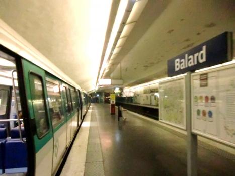 Metrobahnhof Balard