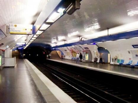 Jussieu Metro Station, line 10 platform