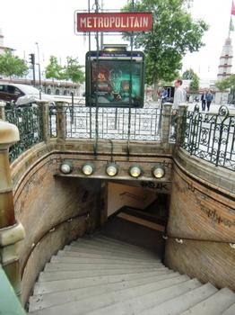 Metrobahnhof Porte de Versailles