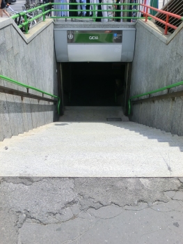 Gioia Metro Station, access