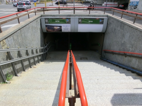 Gioia Metro Station, access