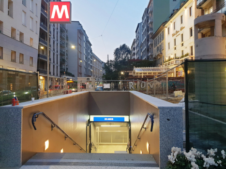 De Amicis Metro Station