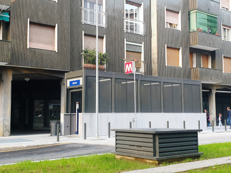 Tolstoj Metro Station