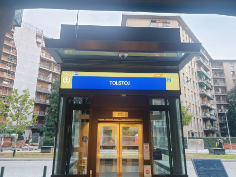 Tolstoj Metro Station