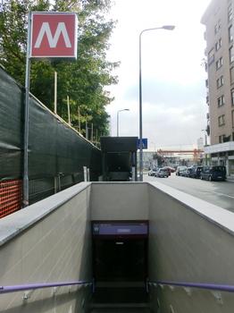 Cenisio M5 Metro station - access