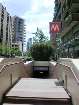 Isola Metro Station, access